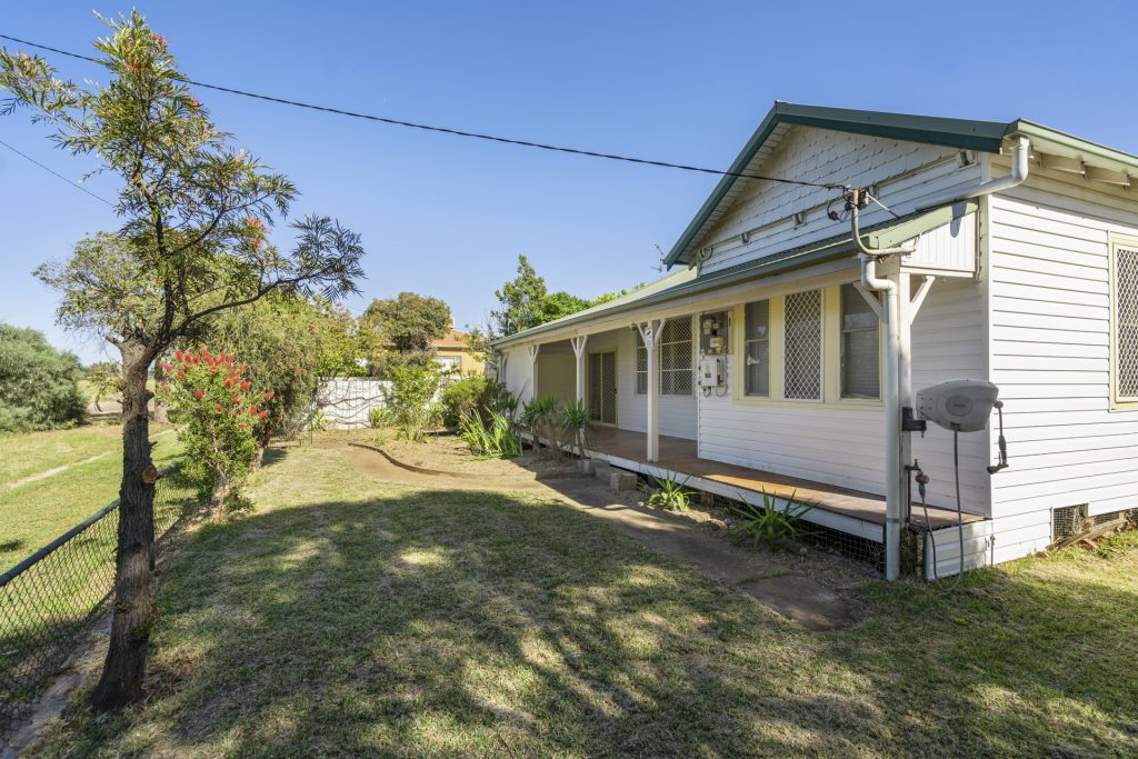 45 Ferrier Street, Narrandera NSW 2700 - photo 2