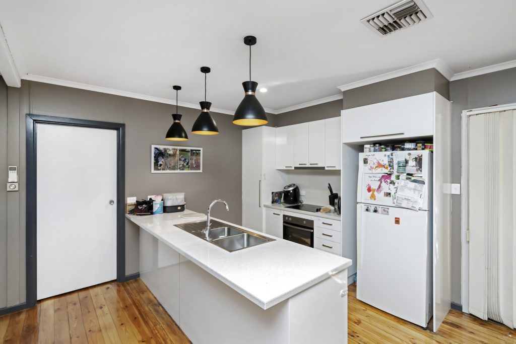 25 Larmer Street, Narrandera NSW 2700 - photo 2