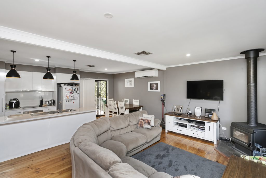 25 Larmer Street, Narrandera NSW 2700 - photo 3