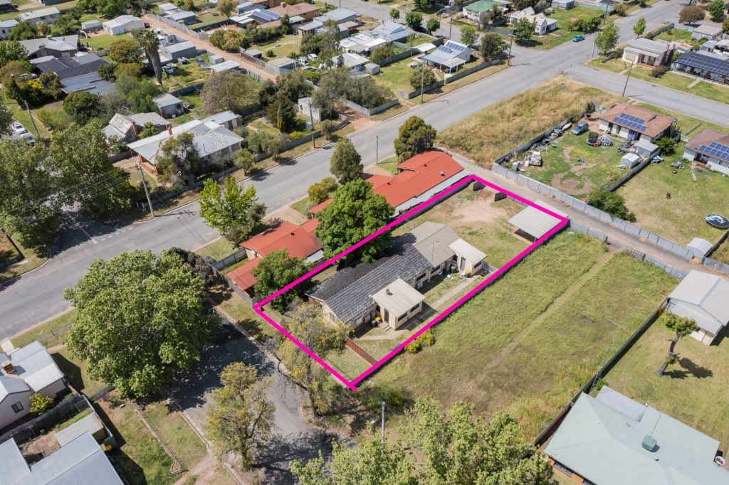 24 Dundas Street, Narrandera NSW 2700 - photo 2