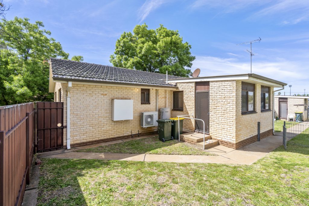 24 Dundas Street, Narrandera NSW 2700 - photo 15