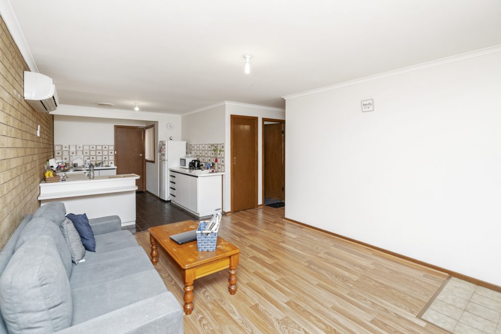 24 Dundas Street, Narrandera NSW 2700 - photo 4