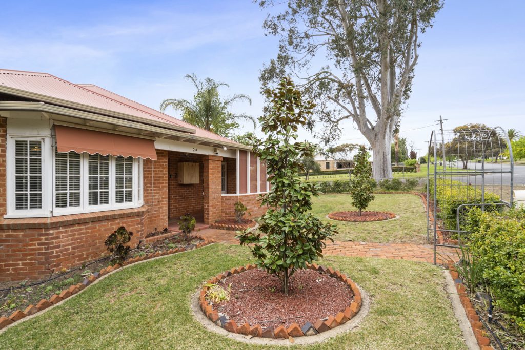 24 Roberts Street, Narrandera NSW 2700 - photo 3