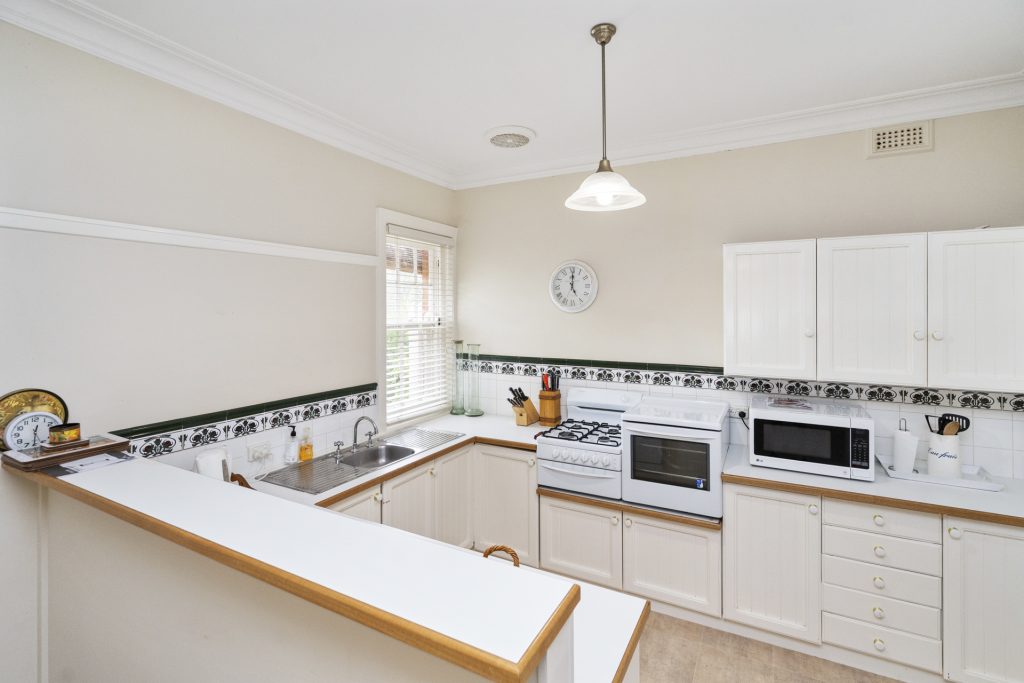 24 Roberts Street, Narrandera NSW 2700 - photo 7