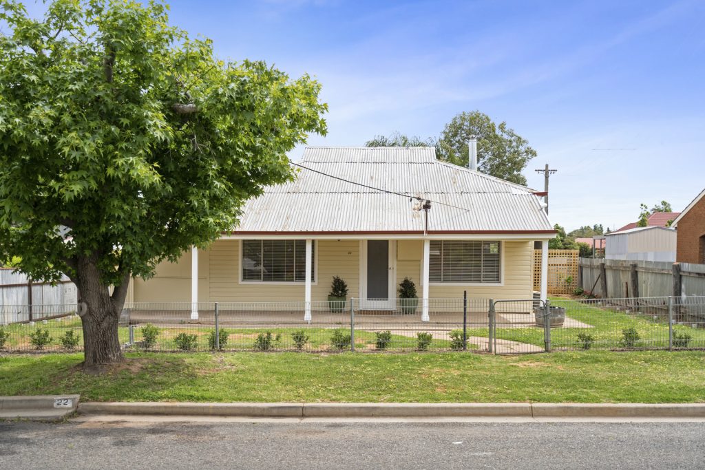 22 Charles Street, Narrandera NSW 2700 - photo 3