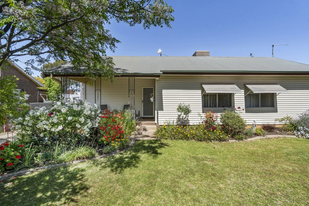 50 Yanco Avenue, Leeton NSW 2705 - photo 2