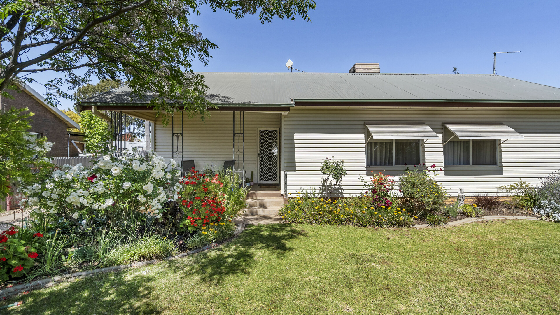 50 Yanco Avenue, Leeton NSW 2705 - photo 2