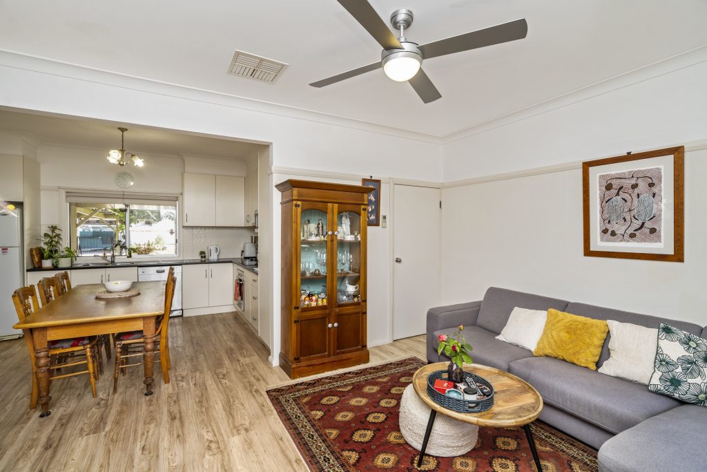 50 Yanco Avenue, Leeton NSW 2705 - photo 4
