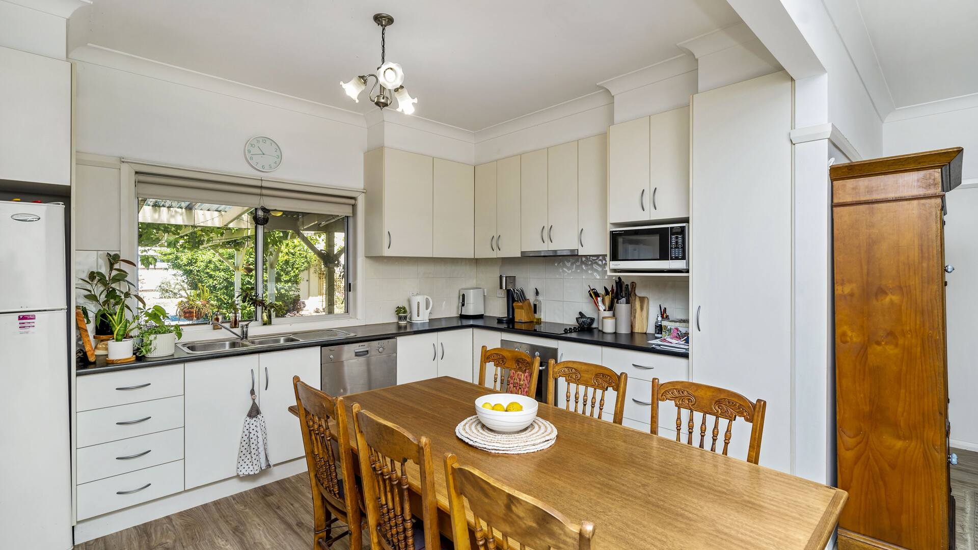 50 Yanco Avenue, Leeton NSW 2705 - photo 7