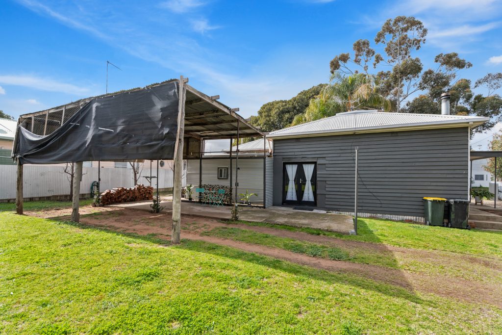 10 Carolan Place, Narrandera NSW 2700 - photo 14