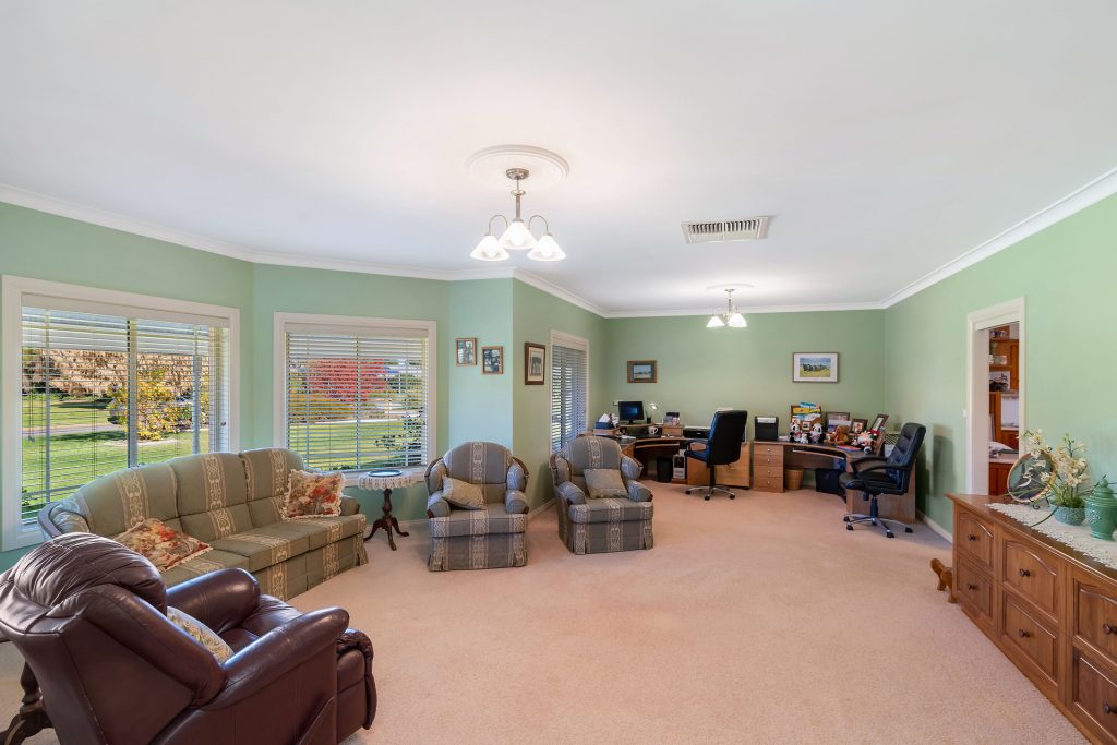 4 Guild Place, Leeton NSW 2705 - photo 13