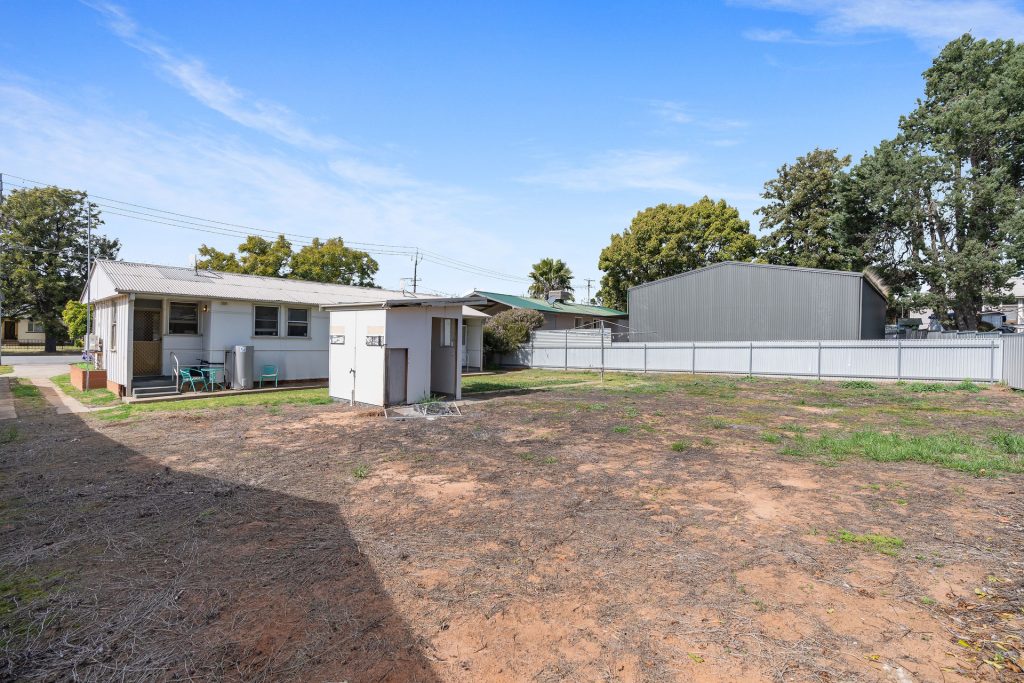 20 Frederica Street, Narrandera NSW 2700 - photo 13