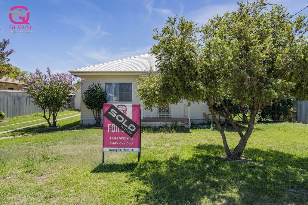 9 Grosvenor Street, Narrandera NSW 2700 - photo 2