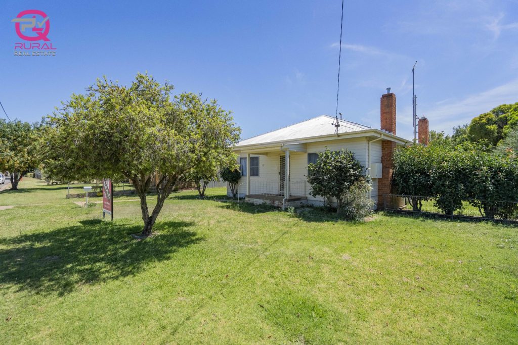 9 Grosvenor Street, Narrandera NSW 2700 - photo 4