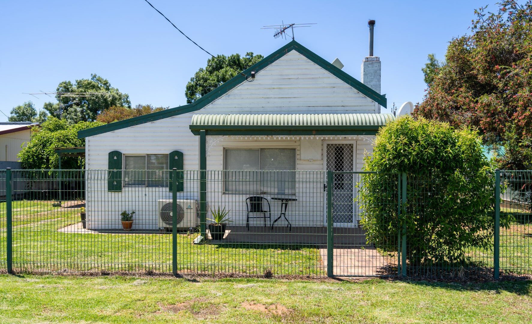 7 Brisbane Street, Leeton NSW 2705 - photo 2