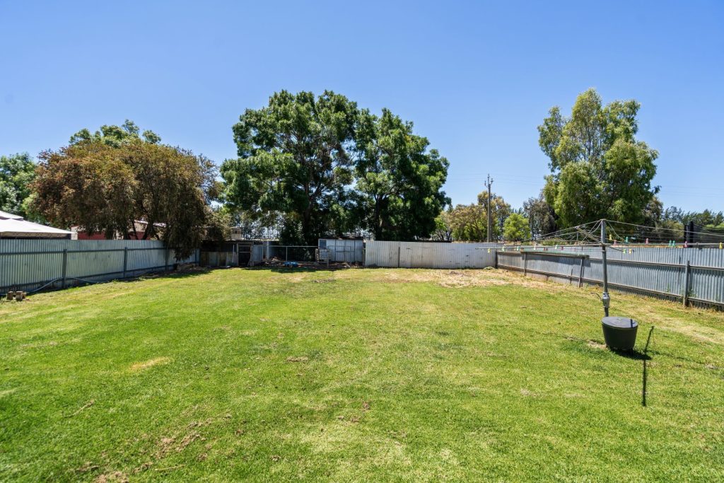 7 Brisbane Street, Leeton NSW 2705 - photo 11