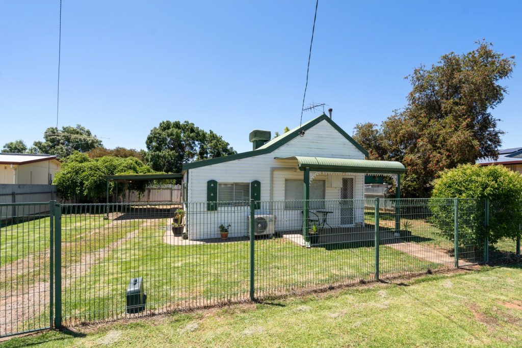 7 Brisbane Street, Leeton NSW 2705 - McGrath Riverina