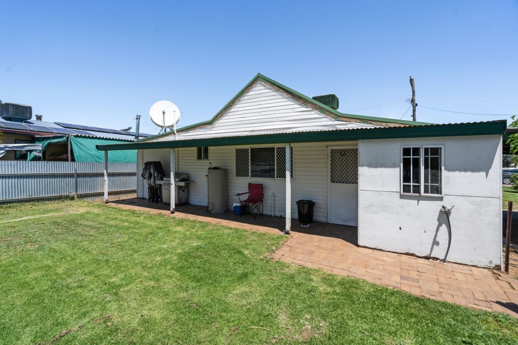 7 Brisbane Street, Leeton NSW 2705 - photo 12