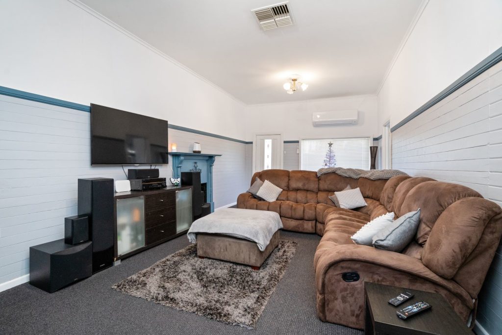 7 Brisbane Street, Leeton NSW 2705 - photo 3
