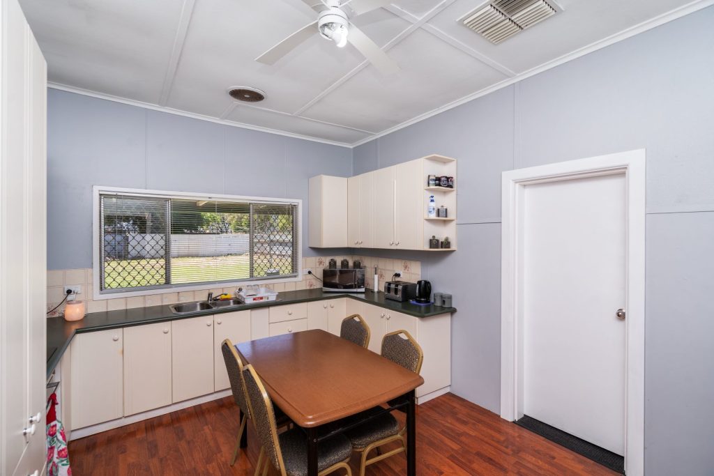 7 Brisbane Street, Leeton NSW 2705 - photo 4