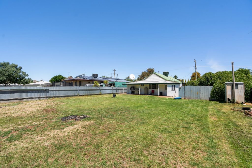 7 Brisbane Street, Leeton NSW 2705 - photo 10