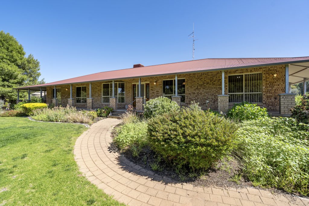 3 Garners Road, Narrandera NSW 2700 - photo 2