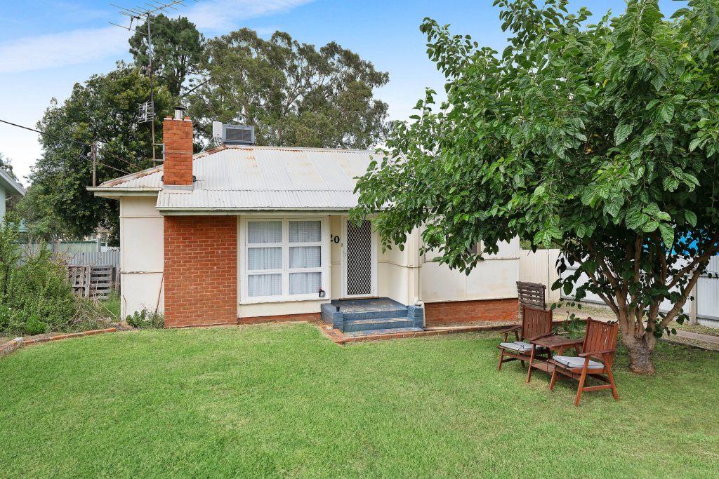 20 Flood Street, Narrandera NSW 2700 - photo 2