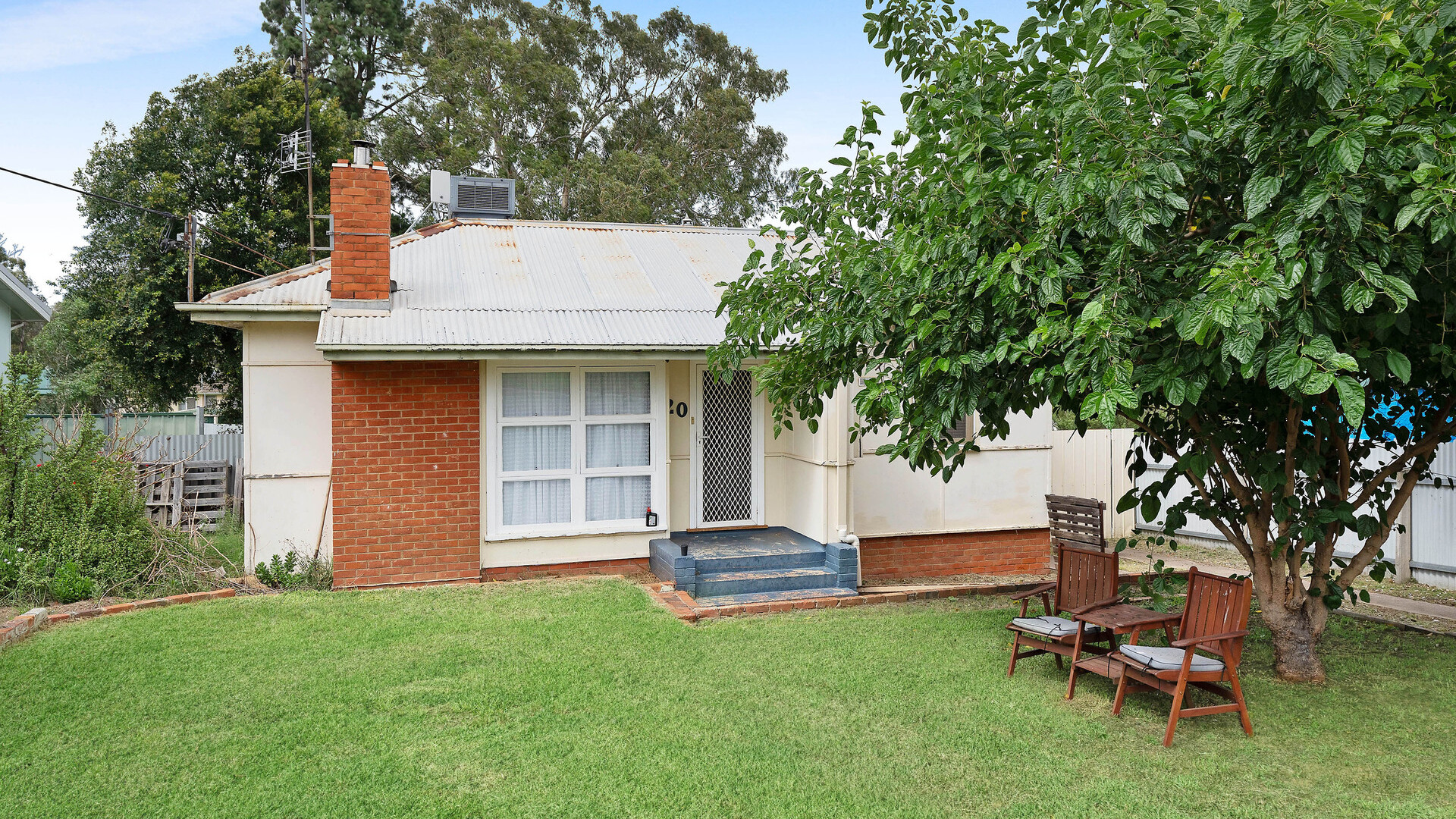20 Flood Street, Narrandera NSW 2700 - photo 2