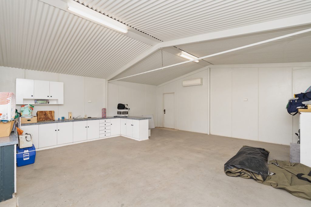 20 Flood Street, Narrandera NSW 2700 - photo 12