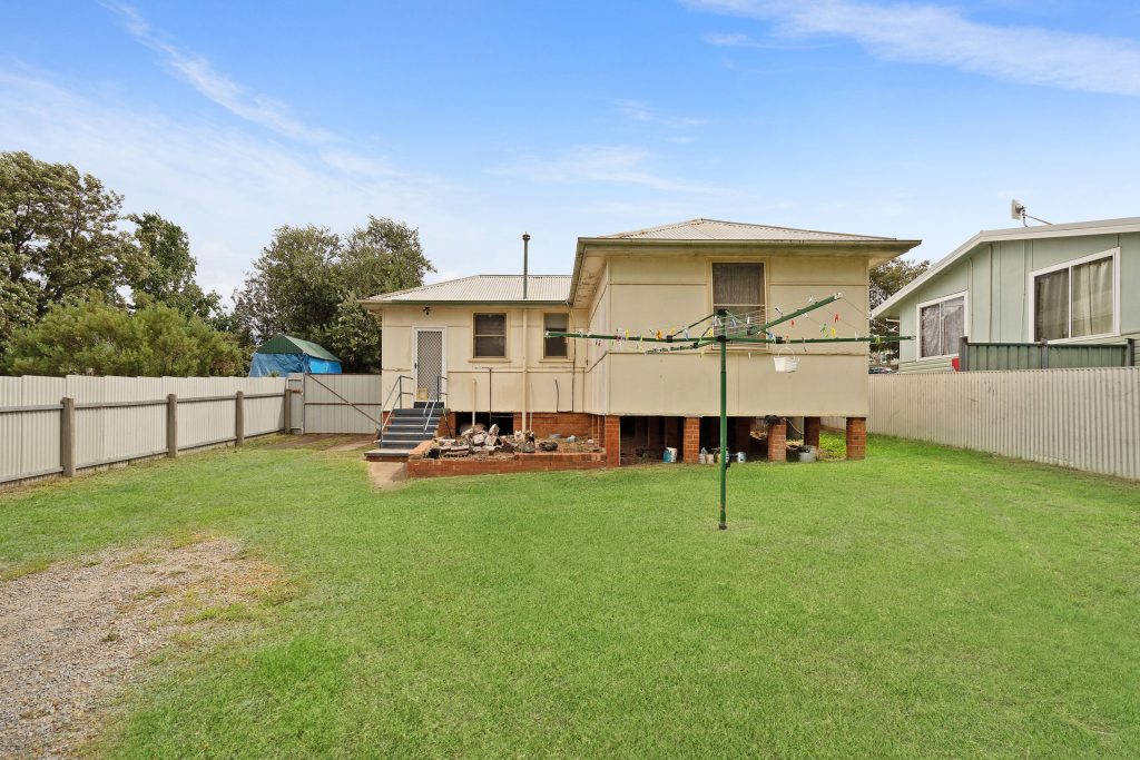 20 Flood Street, Narrandera NSW 2700 - photo 13
