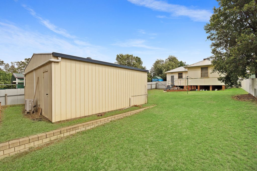 20 Flood Street, Narrandera NSW 2700 - photo 14