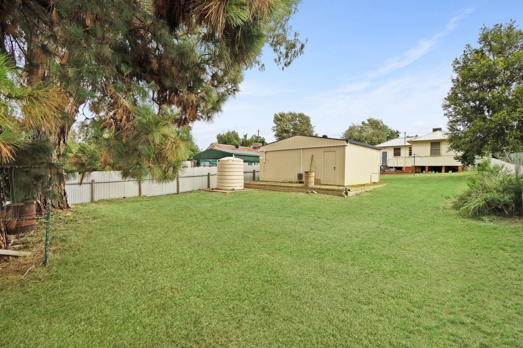 20 Flood Street, Narrandera NSW 2700 - photo 15