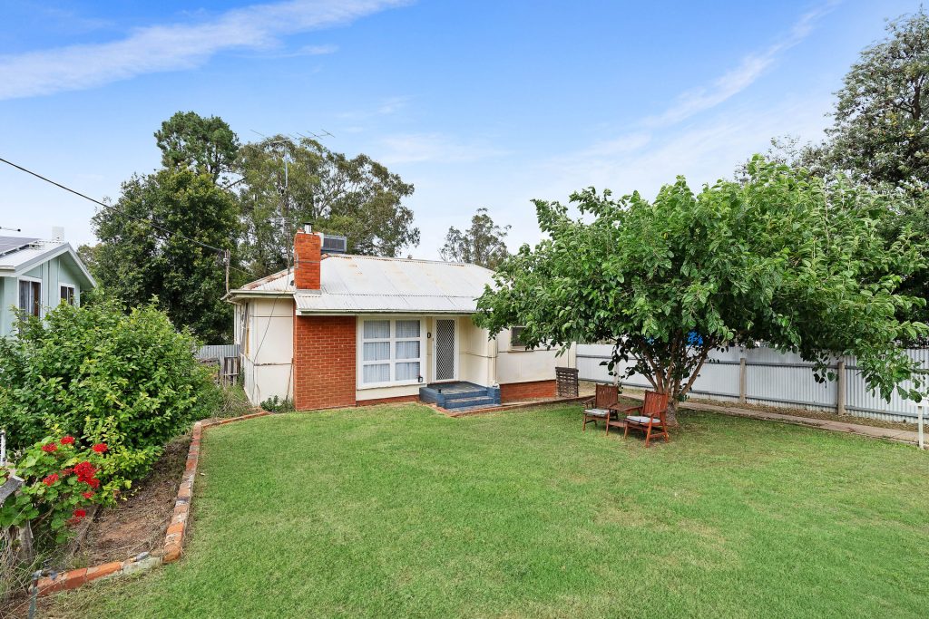20 Flood Street, Narrandera NSW 2700 - photo 16