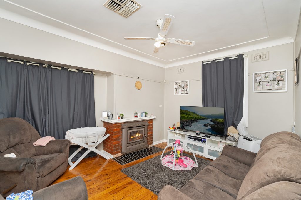 20 Flood Street, Narrandera NSW 2700 - photo 3