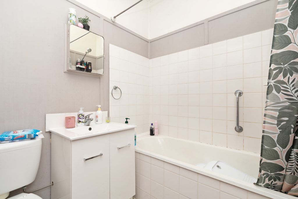 20 Flood Street, Narrandera NSW 2700 - photo 10