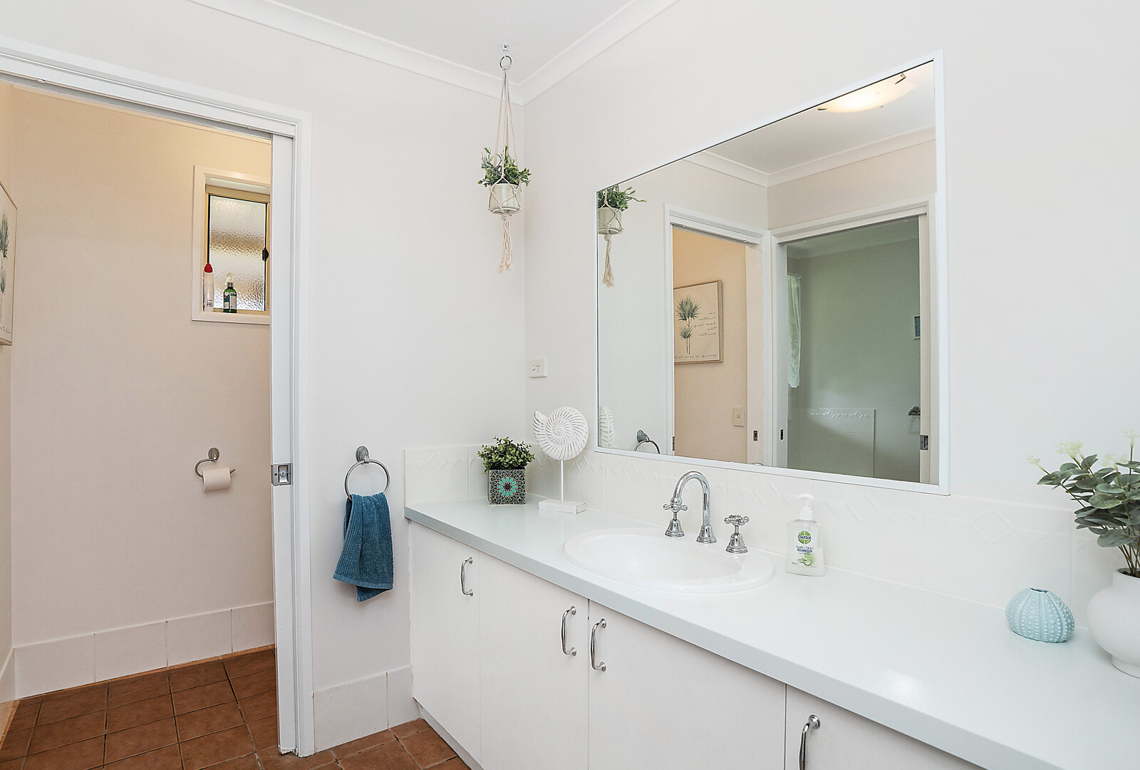 50 Junee Road, Temora NSW 2666 - photo 12