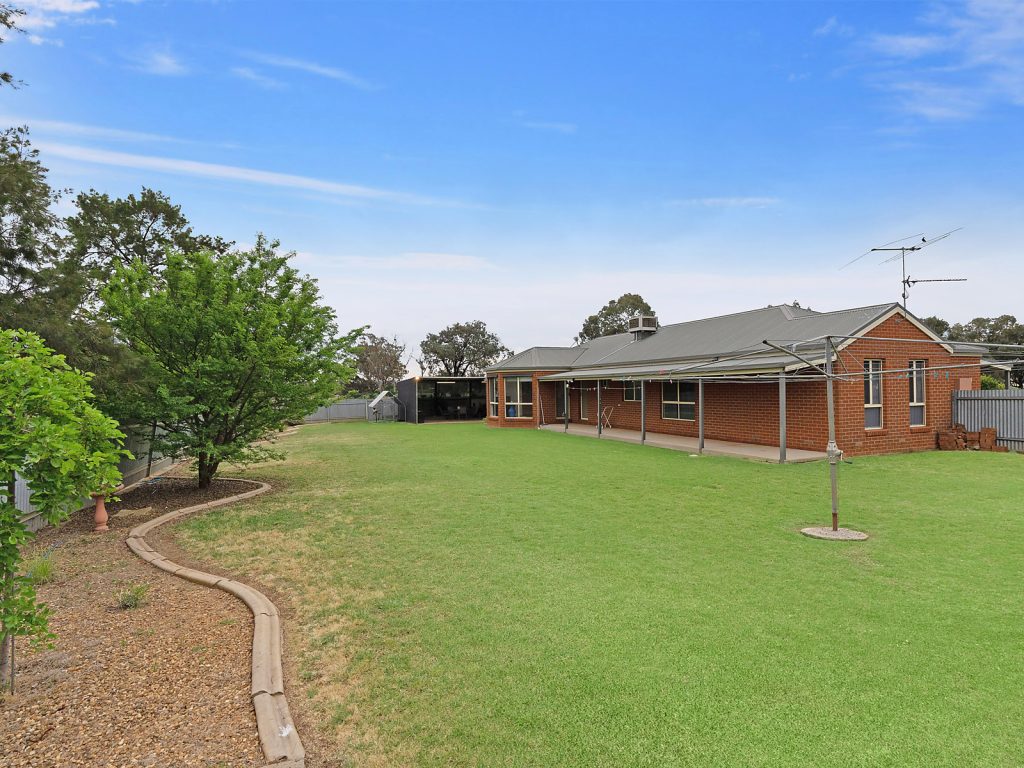 50 Junee Road, Temora NSW 2666 - photo 17