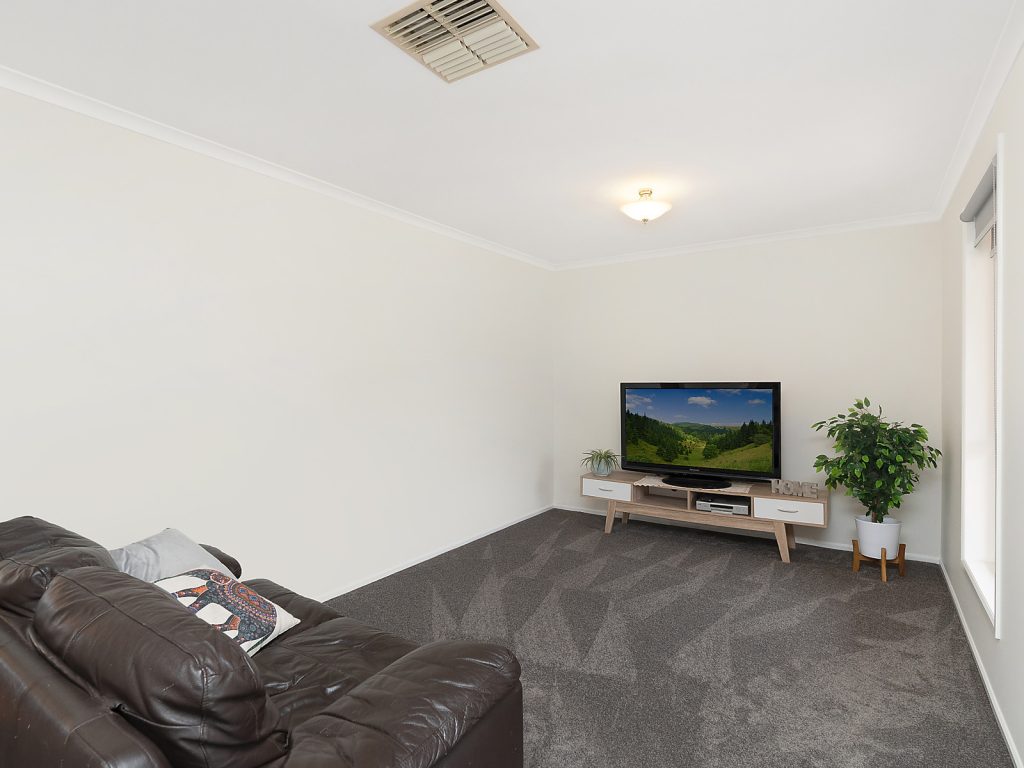50 Junee Road, Temora NSW 2666 - photo 8