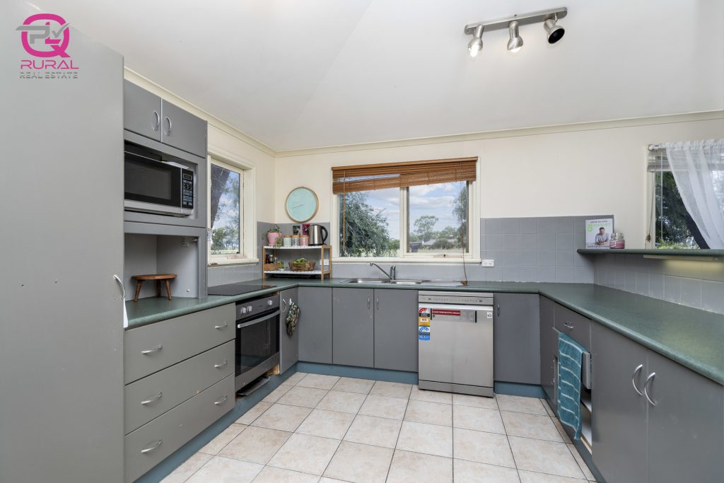 20 Lonnie Road, Leeton NSW 2705 - photo 6