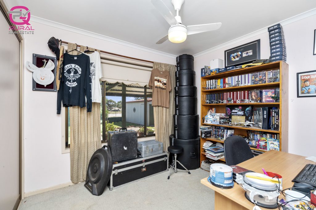 21 Boundary Road, Narrandera NSW 2700 - photo 14
