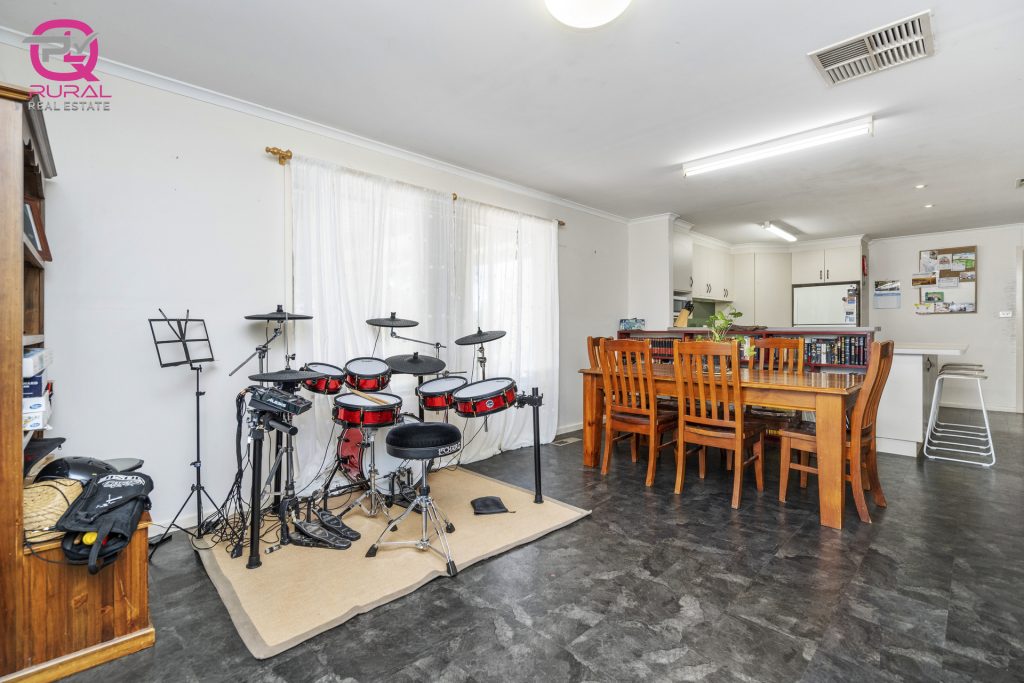21 Boundary Road, Narrandera NSW 2700 - photo 5