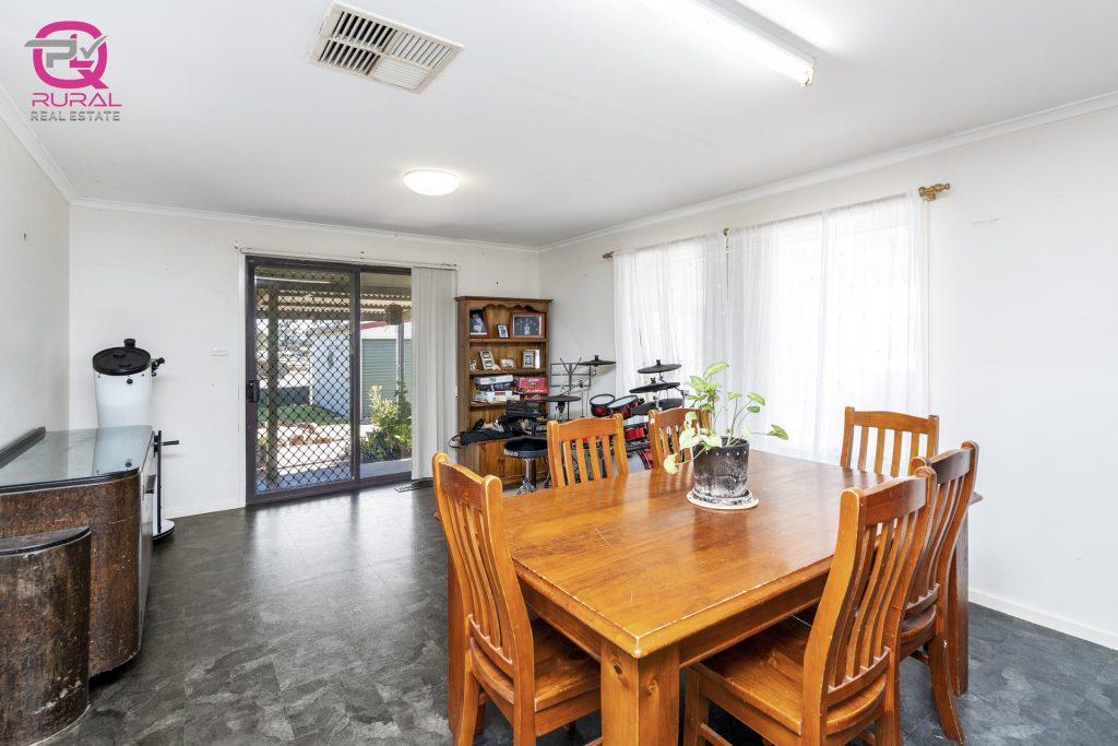 21 Boundary Road, Narrandera NSW 2700 - photo 6