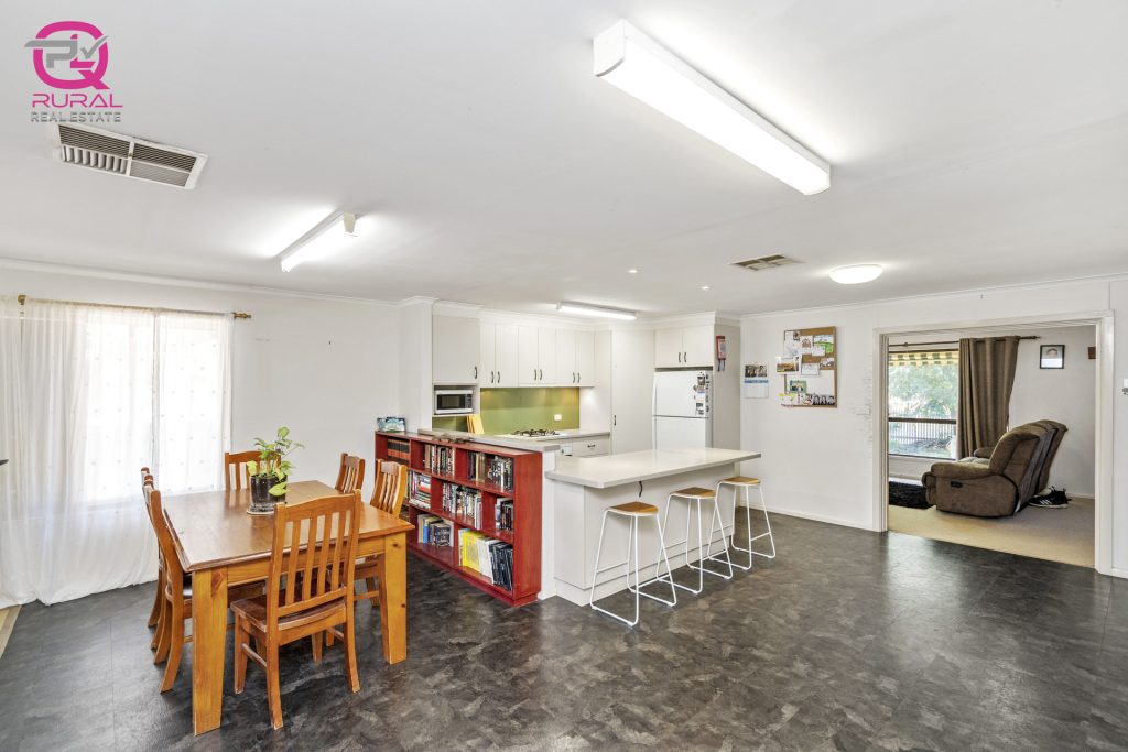 21 Boundary Road, Narrandera NSW 2700 - photo 7