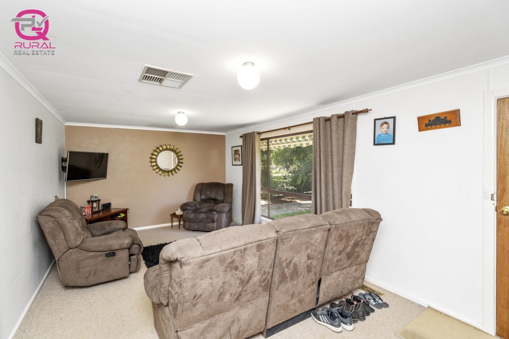 21 Boundary Road, Narrandera NSW 2700 - photo 9