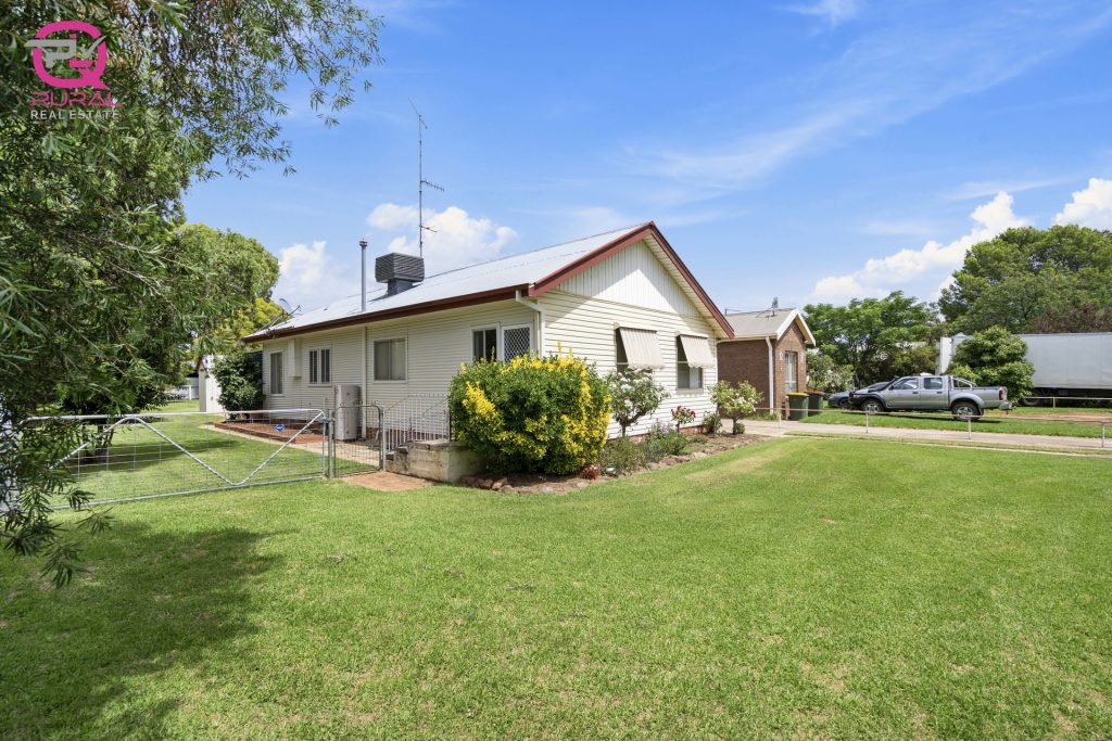 54 Yanco Avenue, Leeton NSW 2705 - photo 2