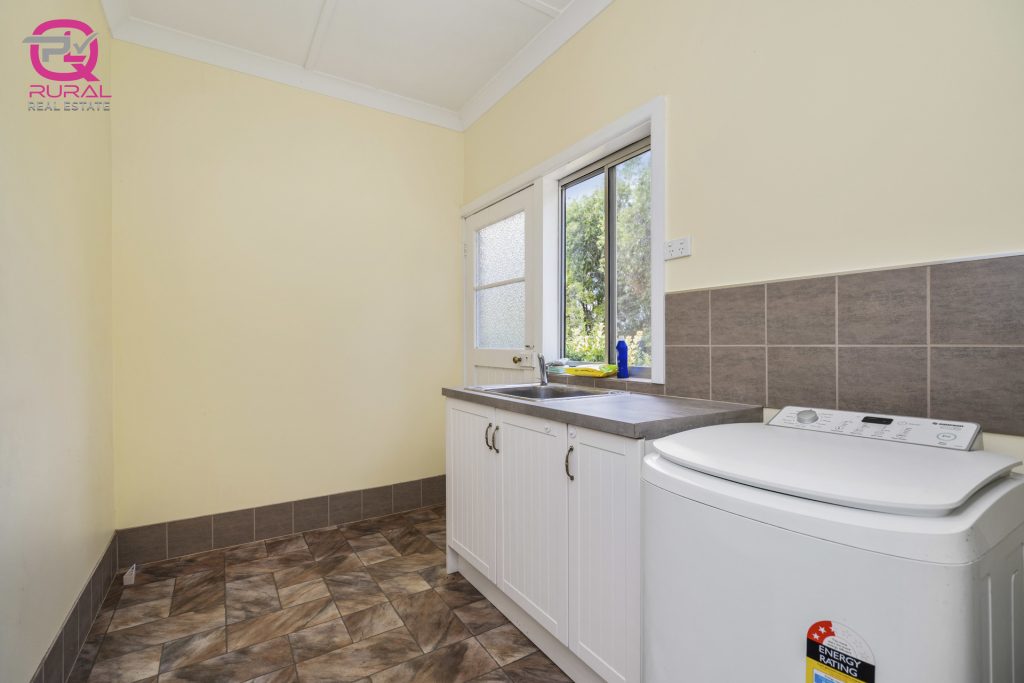 54 Yanco Avenue, Leeton NSW 2705 - photo 11
