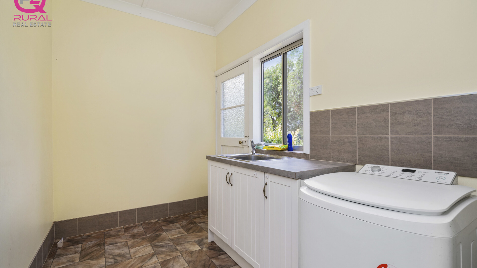 54 Yanco Avenue, Leeton NSW 2705 - photo 11
