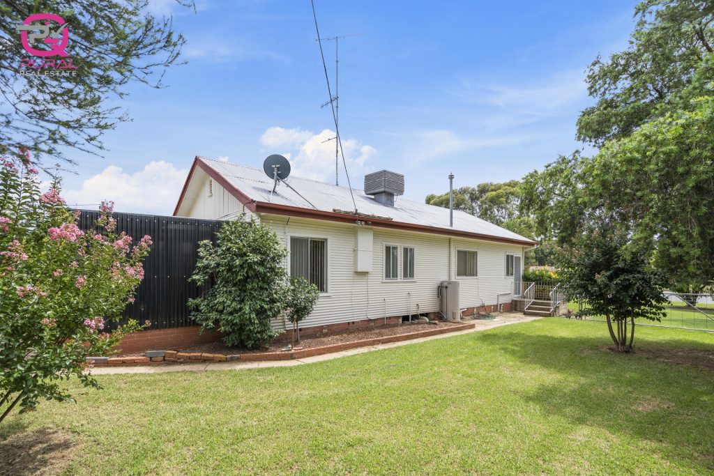 54 Yanco Avenue, Leeton NSW 2705 - photo 16