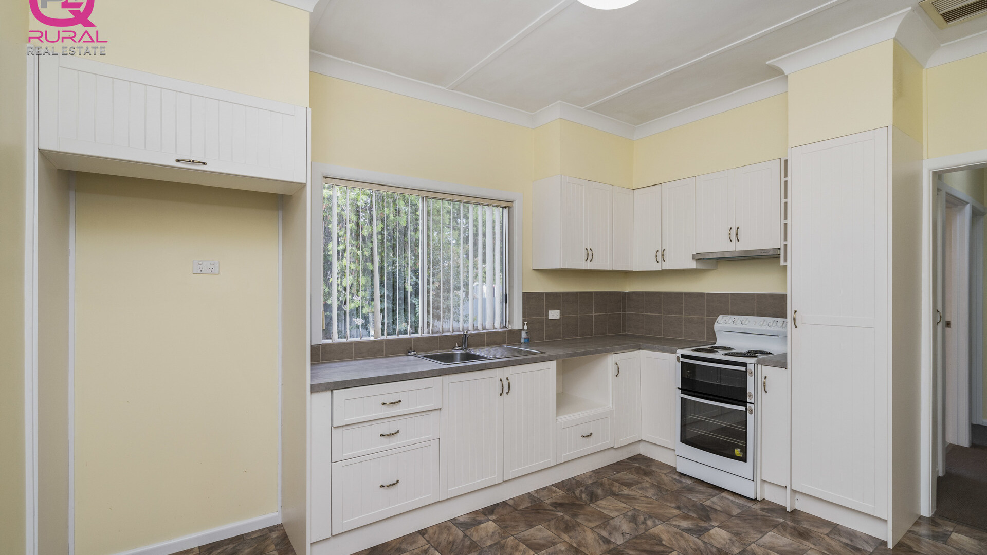 54 Yanco Avenue, Leeton NSW 2705 - photo 5