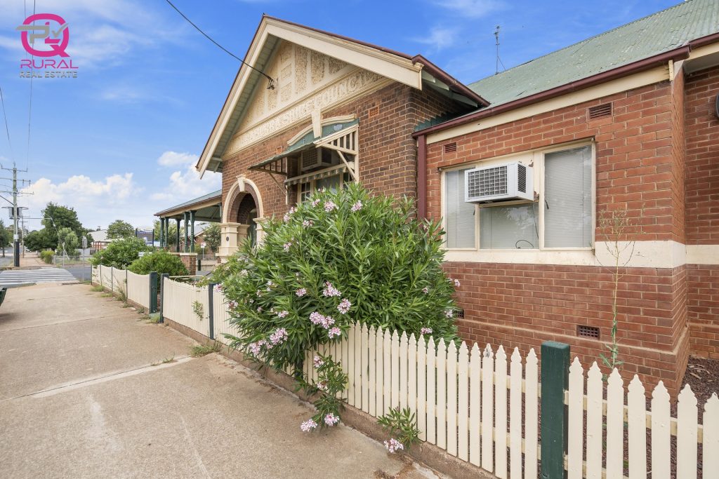 124 De Boos Street, Temora NSW 2666 - photo 2